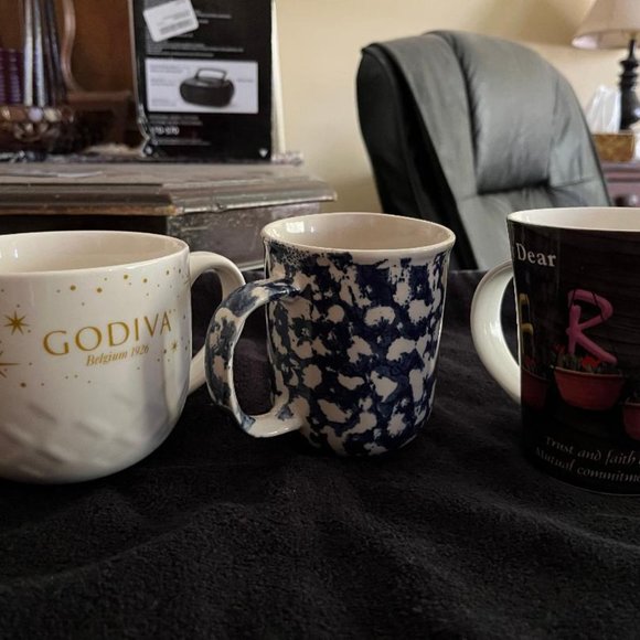 Mugs - Picture 2 of 4